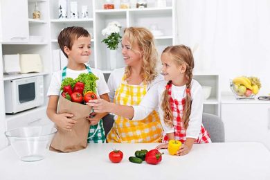 4 easy ways to make a pickiest child loves healthy food.